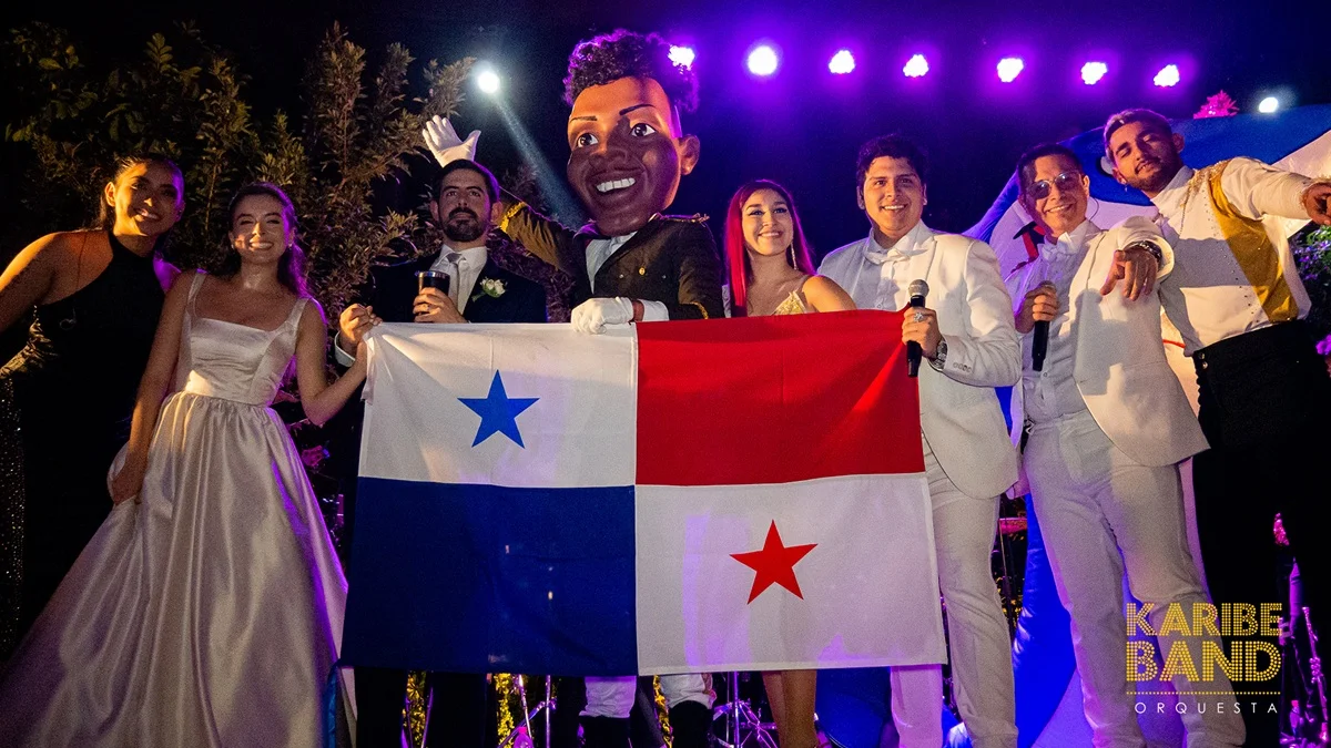 Boda binacional Panamá Perú con invitados y orquesta Karibe Band celebrando integración cultural